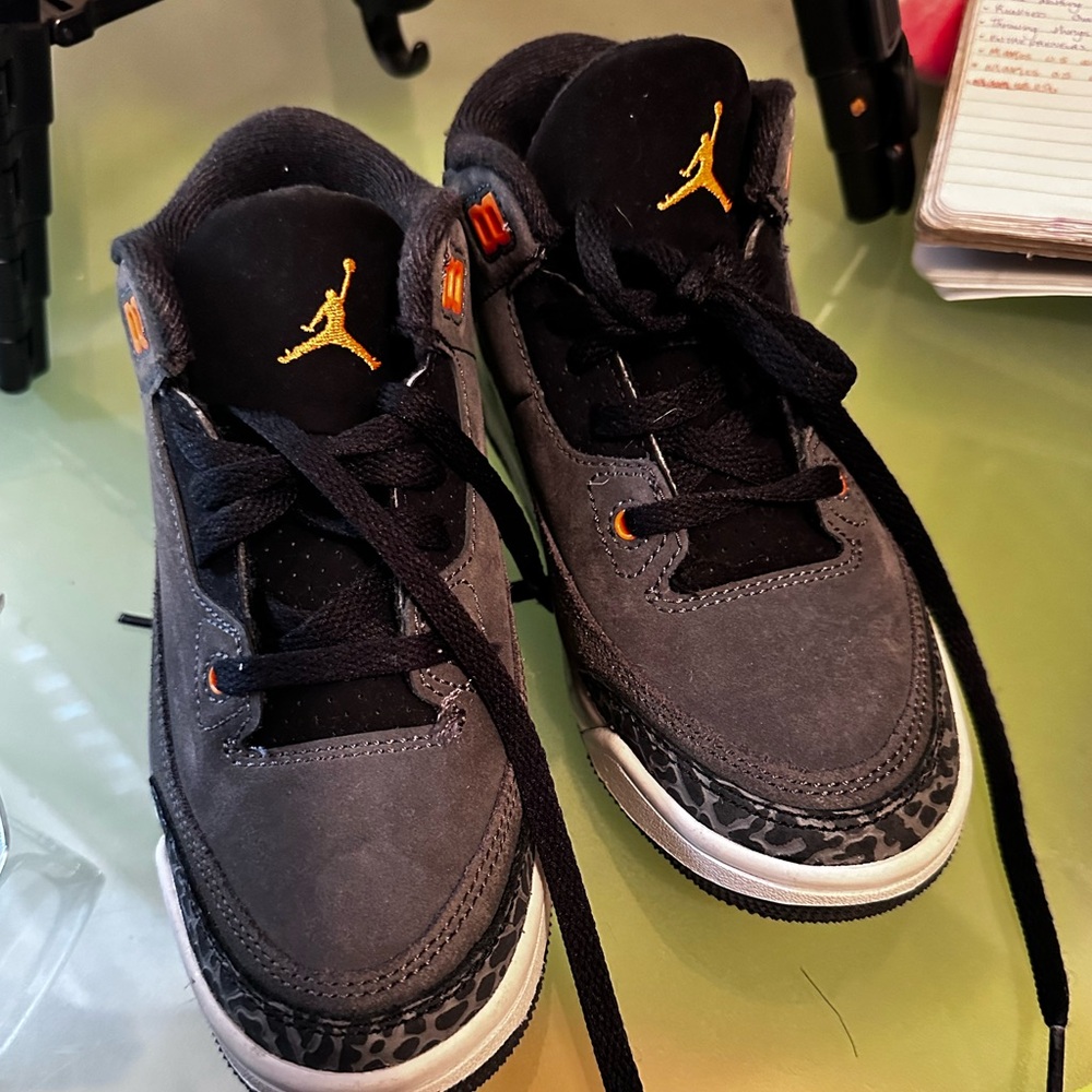 Boys Jordan 3 gray and orange sz 13c